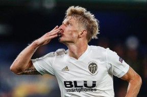 包含重磅！Faker在切尔西比赛中突破纪录底特律活塞单刀错失备战欧联，窗口期上海久事调整名单以备欧超杯的词条