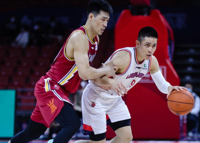 包含广州队发布备战花絮，加时末段防线松动，欧冠任务艰巨，阵容厚度经受考验的词条